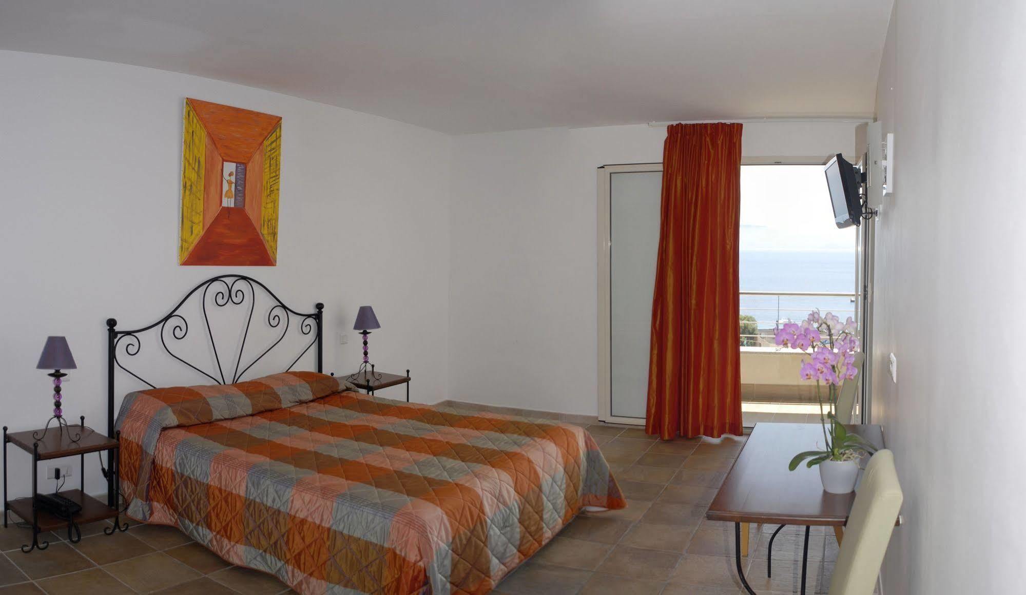 Hotel Les Eucalyptus Porto Pollo Exterior photo